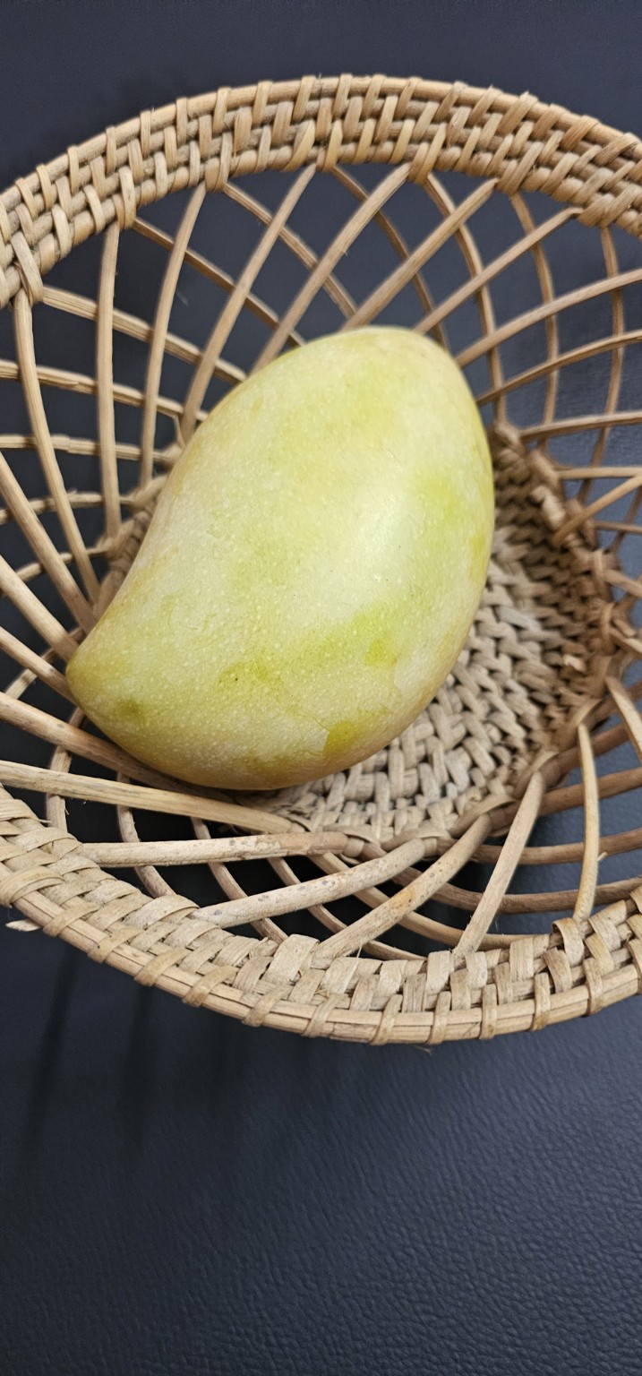 Grape mangoes from Vathiyar Thottam, Muthanampatti